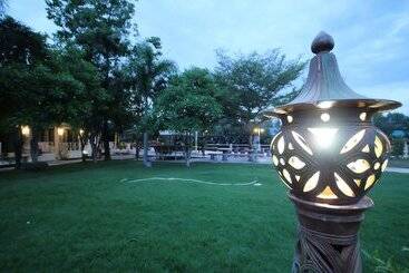 هتل Khumphyazaw Resort