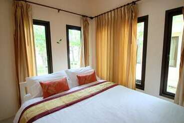 هتل Khumphyazaw Resort