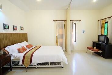 هتل Khumphyazaw Resort