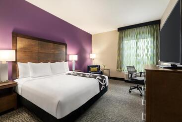 هتل La Quinta Inn & Suites By Wyndham Burlington