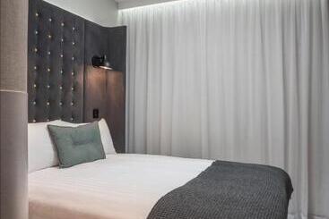 هتل Point A Kensington Olympia