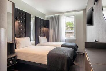 هتل Point A Kensington Olympia