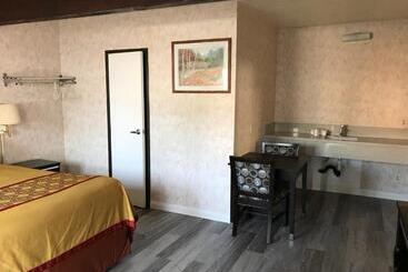 مُتل Manhattan Inn & Suites
