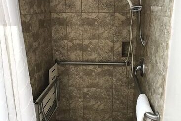 مُتل Manhattan Inn & Suites