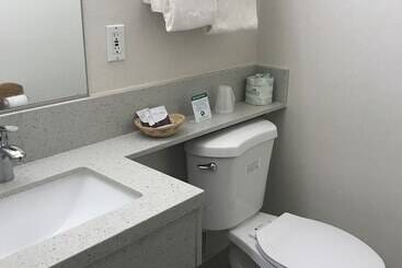 مُتل Manhattan Inn & Suites