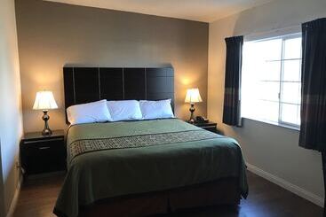 مُتل Manhattan Inn & Suites
