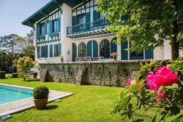 پانسیون Maison Cuevas