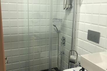 Uzer Otel