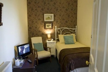 Balmashanner Bed And Breakfast