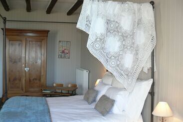 تختخواب و صبحانه Chambres & Table D Hotes De Massigoux