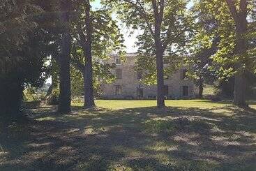 تختخواب و صبحانه La Bastide De L Adrech