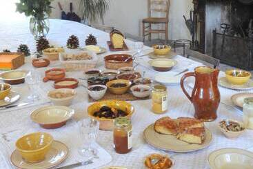 تختخواب و صبحانه La Bastide De L Adrech