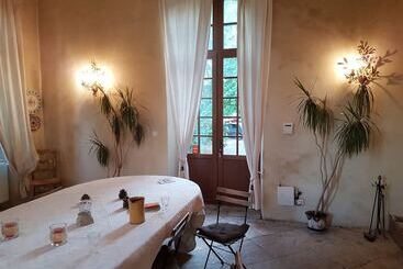 تختخواب و صبحانه La Bastide De L Adrech