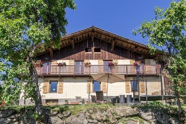 تختخواب و صبحانه La Ferme Des Pépés Marcel