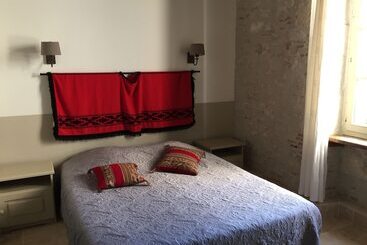 تختخواب و صبحانه Les Huguets