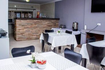 تختخواب و صبحانه Rosevilla Lodge