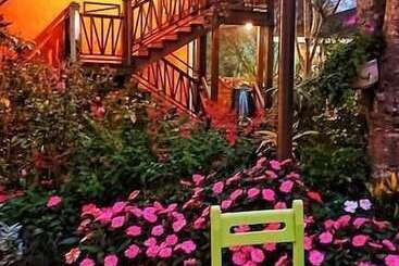 تختخواب و صبحانه Yushow Library Villa