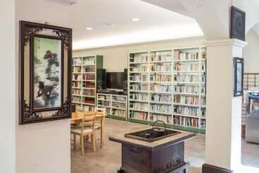 تختخواب و صبحانه Yushow Library Villa