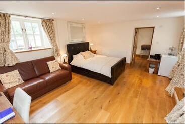 Hanger Down House Bed And Breakfast