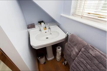 Hanger Down House Bed And Breakfast