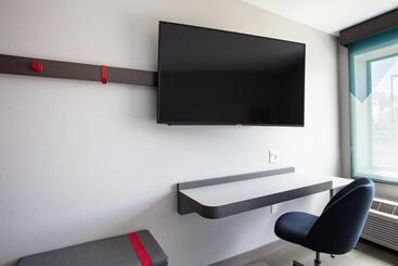 Avid Hotels   Madison   Monona, An Ihg