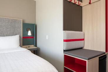 Avid Hotels   Madison   Monona, An Ihg