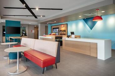 Avid Hotels   Madison   Monona, An Ihg