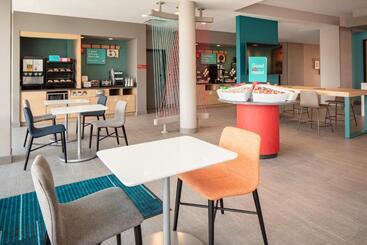 Avid Hotels   Madison   Monona, An Ihg