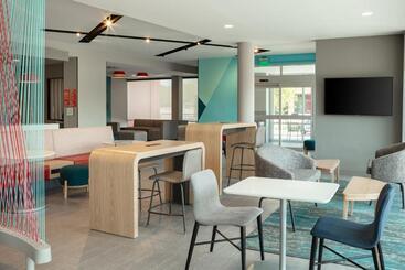 Avid Hotels   Madison   Monona, An Ihg