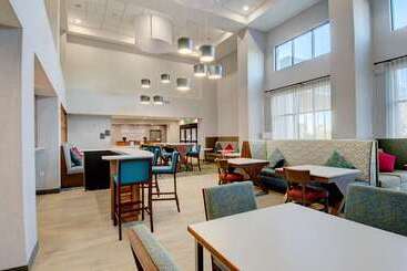 هتل Hampton Inn & Suites Portland West