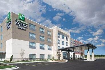 فندق Holiday Inn Express And Suites Elkhorn  Lake Geneva Area