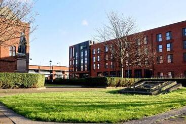 هتل Holiday Inn Express   Barrow In Furness & South Lakes, An Ihg