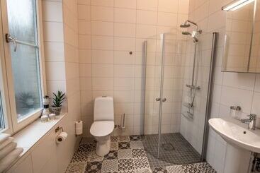 هتل Lysekil City Rooms And Apartments