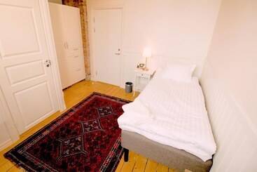 هتل Lysekil City Rooms And Apartments