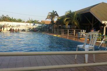 هتل Rest Gardens
