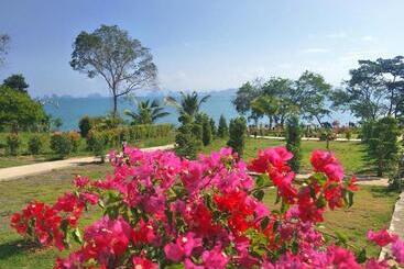 هتل Sunrise Beach Koh Yao Resort