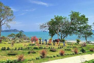 هتل Sunrise Beach Koh Yao Resort