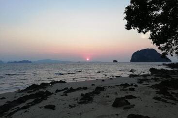 هتل Sunrise Beach Koh Yao Resort