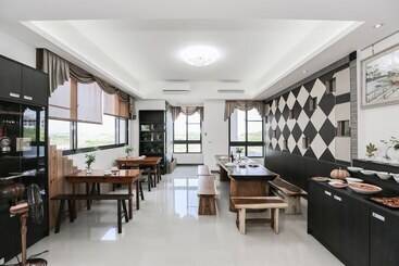 Jhong Sia Yuan B&b