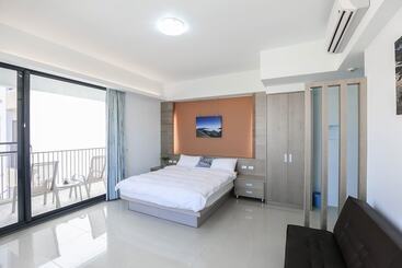 Jhong Sia Yuan B&b