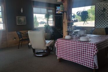 汽车旅馆  Two Rivers Inn West