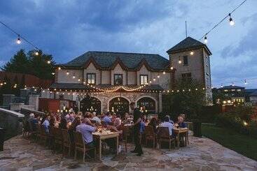 Village Hotel On Biltmore Estate