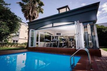 בית מלון כפרי Holiday Inn Johannesburg Airport, An Ihg