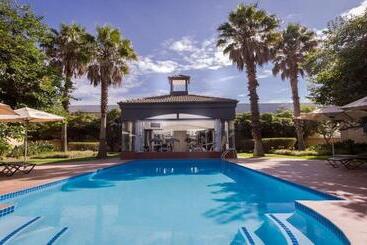 בית מלון כפרי Holiday Inn Johannesburg Airport, An Ihg