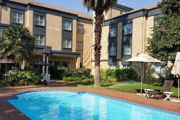 בית מלון כפרי Holiday Inn Johannesburg Airport, An Ihg