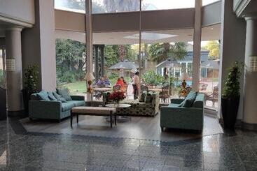 בית מלון כפרי Holiday Inn Johannesburg Airport, An Ihg