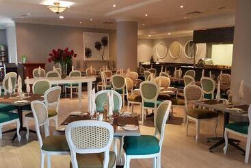 בית מלון כפרי Holiday Inn Johannesburg Airport, An Ihg