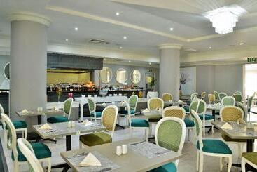 בית מלון כפרי Holiday Inn Johannesburg Airport, An Ihg