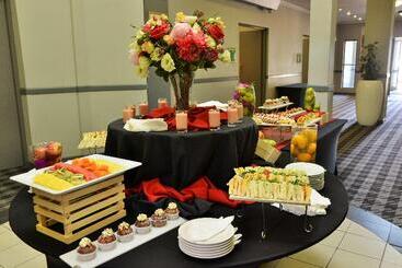 בית מלון כפרי Holiday Inn Johannesburg Airport, An Ihg