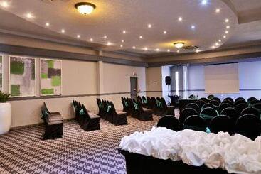 בית מלון כפרי Holiday Inn Johannesburg Airport, An Ihg